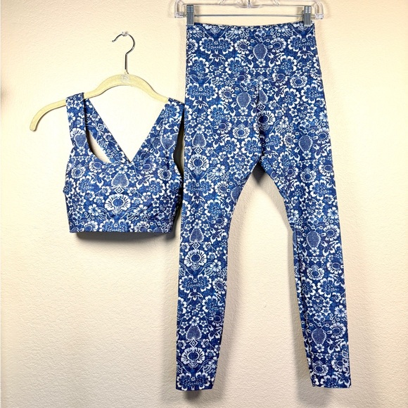 Lorna Jane Pants - Lorna Jane Floral Matching Set Sports Bra Leggings XS Blue White Activewear